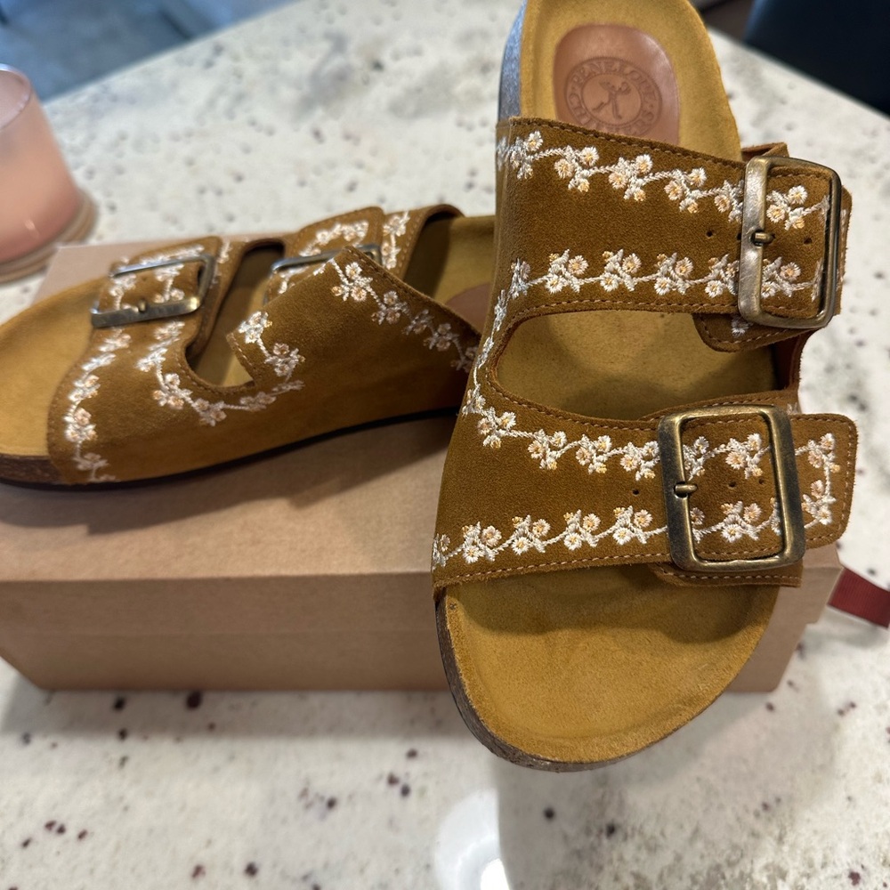 Brown Sandals with Floral Embroidery